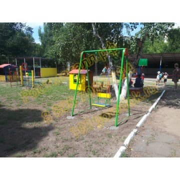 Детские качели одноместные на цепях