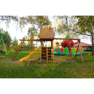 Игровая площадка Джая с деревянной крышей  и рукоходом