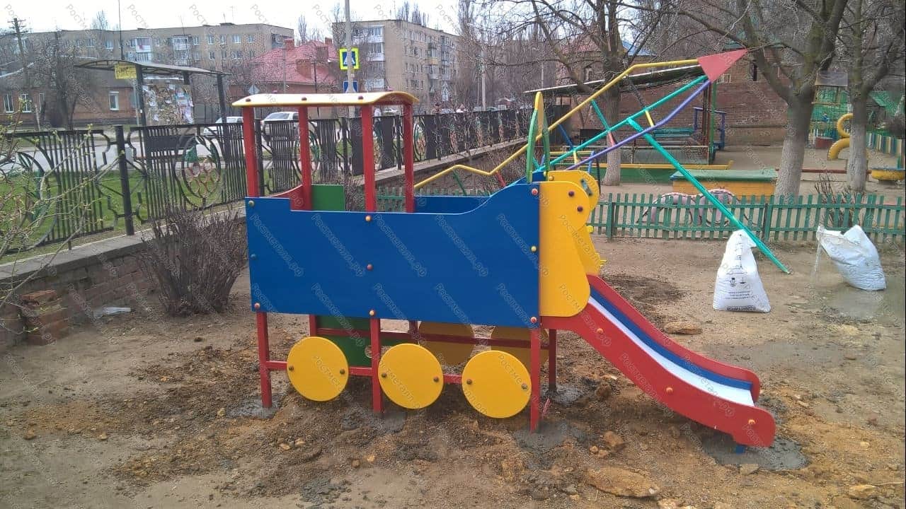 Паровозик на детскую площадку - фото и картинки kormstroytorg.ru