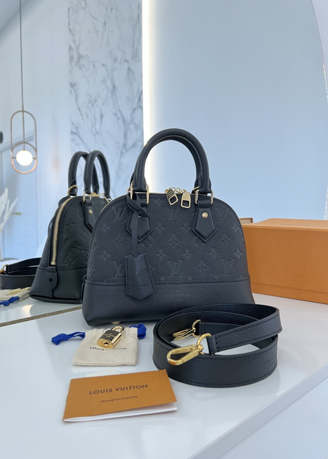 Louis Vuitton сумка LockMe II Rubis