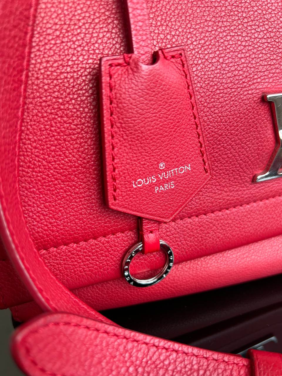 Louis Vuitton сумка LockMe II Rubis