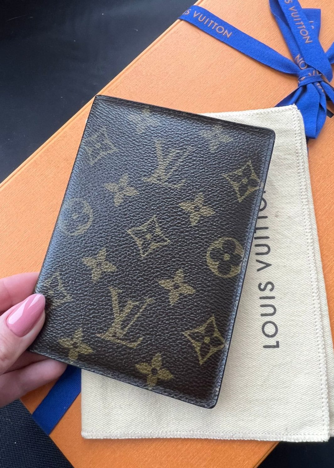 Брелок Louis Vuitton меховой