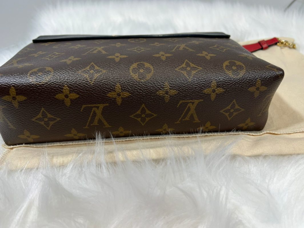 Сумка Louis Vuitton Saint Placide