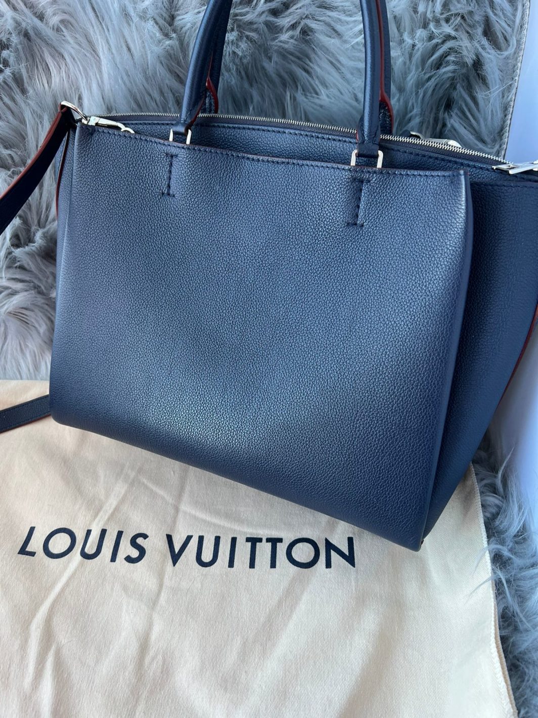 Сумка Louis Vuitton LockMe Tote Marine Rouge