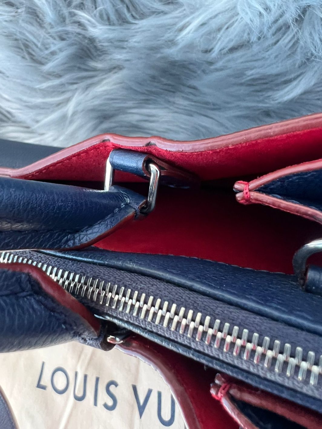 Сумка Louis Vuitton LockMe Tote Marine Rouge