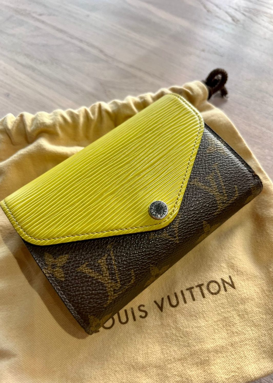 Кошелек Louis Vuitton Sobe Vernis Green