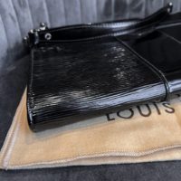 Сумка-клатч Louis Vuitton Eleva