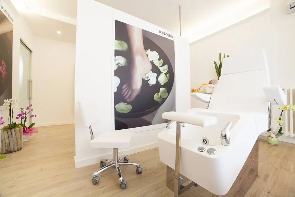Педикюрное кресло STREAMLINE PIPELESS DECK SHIATSU фото и картинка купить в Москве