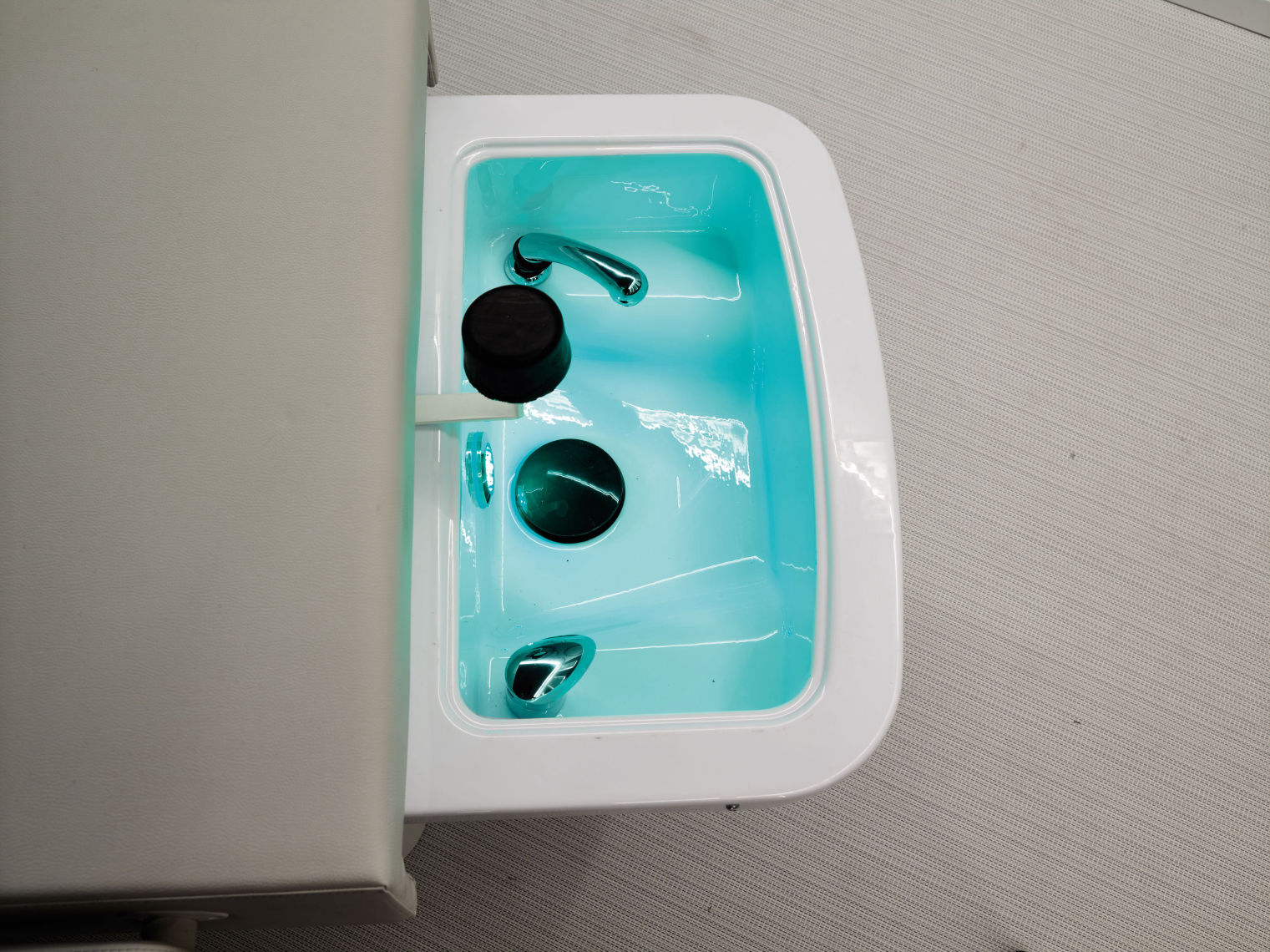 Многофункциональная кушетка Shirobody с душем TOTAL BODY картинки  Nilo Spa Design TOTAL BODY