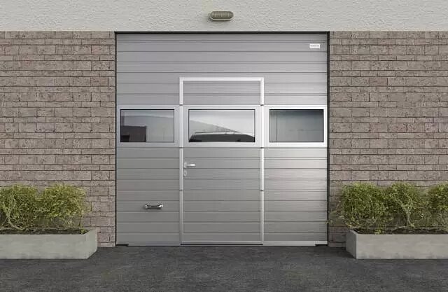 Автоматические секционные гаражные ворота с калиткой ALUTECH Prestige 2500×2500 мм