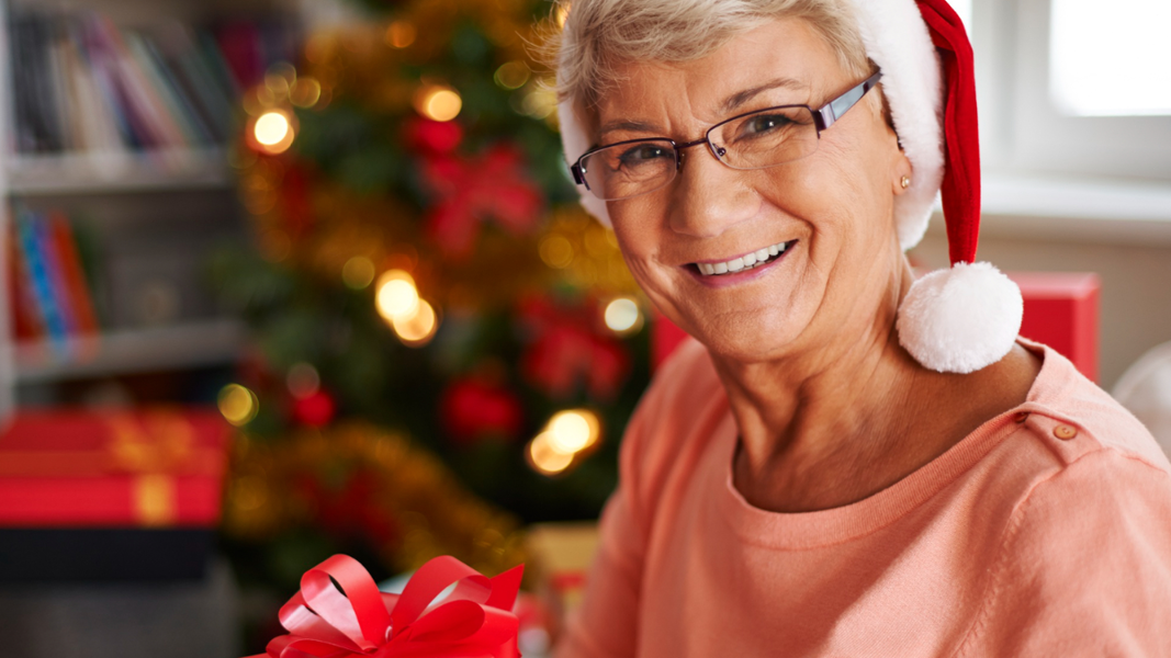 Что подарить бабушке на 70 лет? 33 разных подарка, которые удивят бабушку