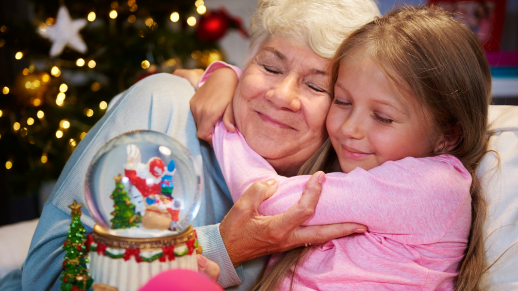 Что подарить бабушке на 85 лет? Подборка из 30 отличных идей для подарка