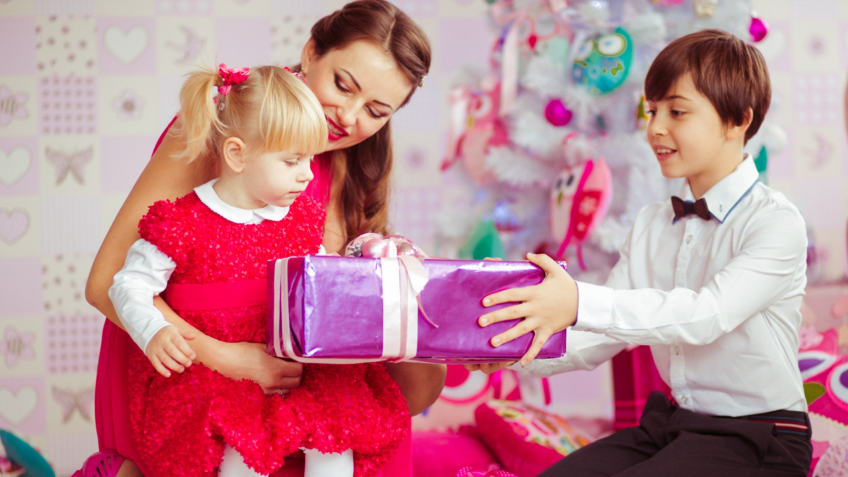 Что подарить дочке на 3 года? 30 лучших подарков на день рождения дочки