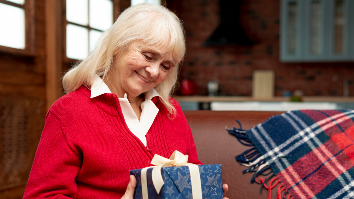 Что подарить при выходе на пенсию женщине? Лучшие идеи для подарков