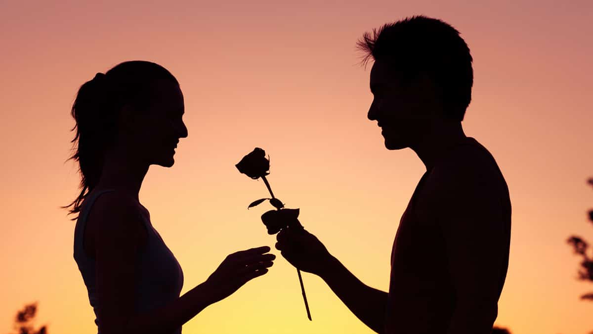 Что подарить парню на год отношений: 30 лучших идей