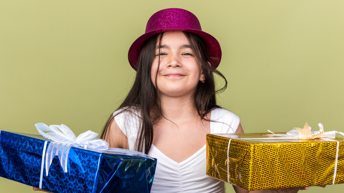 Что подарить подростку на 14 лет? 30 уникальных идей для мальчика и девочки