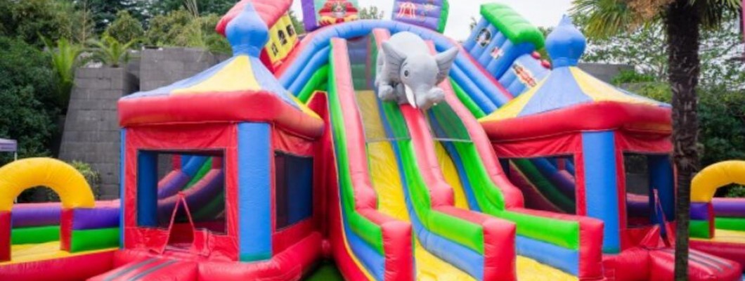 Why do adults and children like inflatable castles？