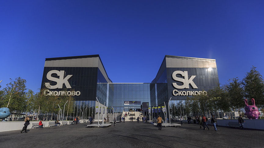//cdn.optipic.io/site-103425/pressroom/news/summing-up-the-results-of-the-vii-moscow-international-forum-for-innovative-development-open-innovat/сколково_1.jpg
