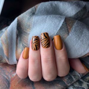 Тигровый рисунок на ногтях (70 фото)