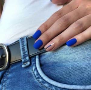 Дизайн ногтей синего цвета с рисунком - 77 фото