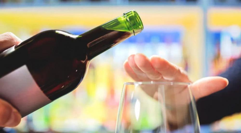 Как выводить алкоголика из длительного алкогольного запоя: методы помощи алкогольнозависимому человеку