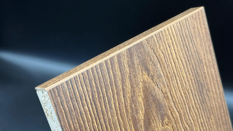 Как толщина клеевого слоя влияет на качество приклеивания при кромкооблицовке