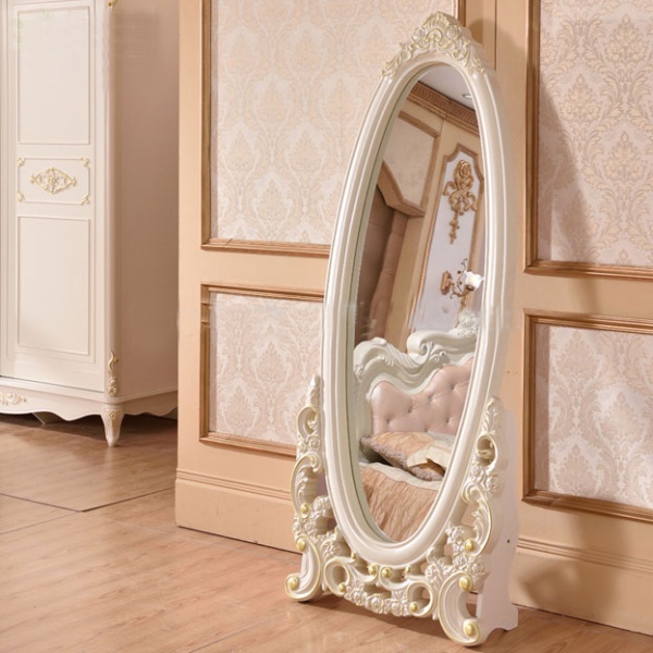 Декоративная рама из пластика SY 55012 для зеркала - пример использования.