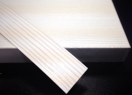 Кромочная лента ПВХ 0,4*19 мм PV1706 с плитой ЛДСП 16 мм выбеленное дерево.