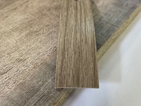 Кромочная лента ПВХ 1,8*19 мм BR102 с плитой ЛДСП 16 мм трансильвания.