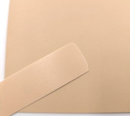 Кромочная лента ПВХ 0,4*19 мм BR753 с плитой ЛДСП 16 мм пудровый.