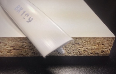 Врезной профиль ПВХ 017B BK109 с плитой ЛДСП.