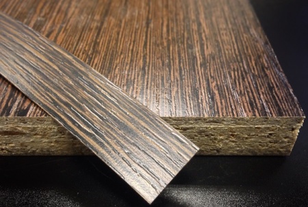 Кромочная лента ПВХ 0,4*19 мм PV1713 с плитой ЛДСП 16 мм венге линум.