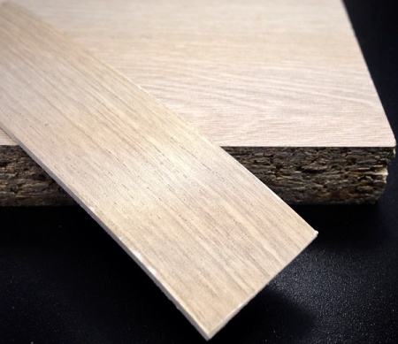 Кромочная лента ПВХ 1,8*52 мм BR450 с плитой ясень шимо светлый.