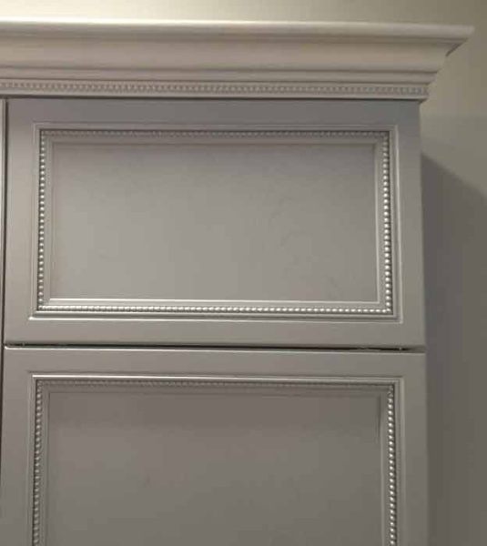 Декоративный модинг из гибкого ПВХ SY 50 на мебельном фасаде - пример использования.