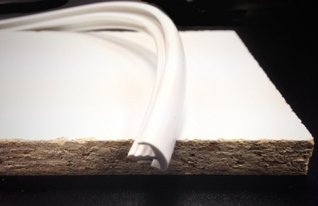 Врезной профиль ПВХ T09 BK111 с плитой ЛДСП.