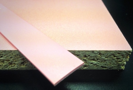 Кромочная лента ПВХ 1,8*19 мм BR741-911 с плитой ЛДСП 16 мм розовый.