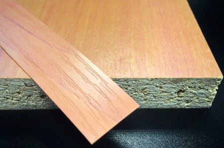 Кромочная лента ПВХ 1*19 мм PV4974 с плитой ЛДСП 16 мм яблоня локарно.