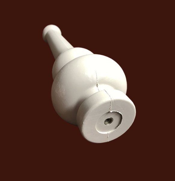 Монтажные отверстия для крепления мебельной опоры из пластика SY 15228.