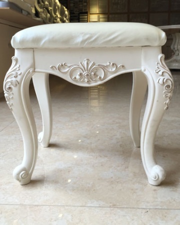 Декоративный элемент из ПВХ SY 1194 для мебели - пример пуфика в классическом стиле. 