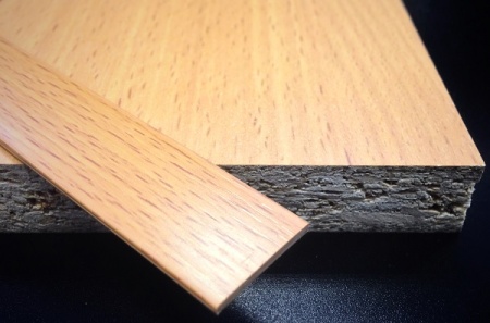 Кромочная лента ПВХ 1*19 мм PV5111 с плитой ЛДСП 16 мм бук бавария темный.