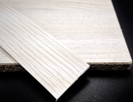 Кромочная лента ПВХ 0,8*19 мм BR211 с плитой ЛДСП 16 мм дуб холден.