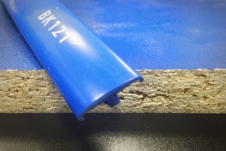 Врезной профиль ПВХ 017B BK121 с плитой ЛДСП.