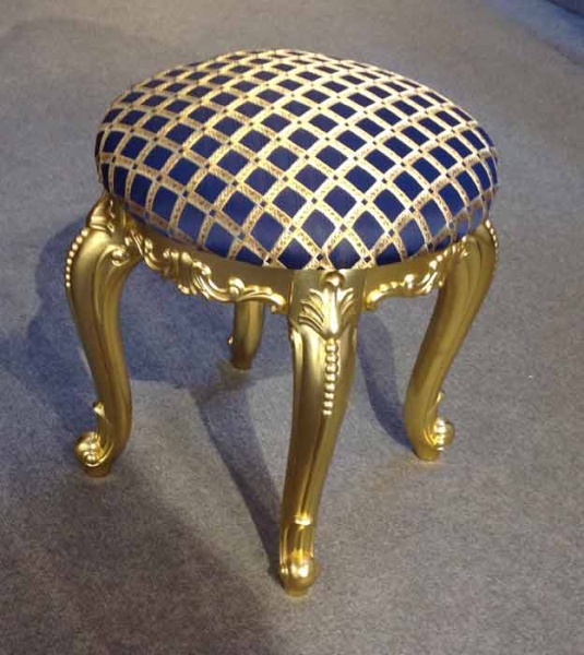 Комплект из ABS-пластика SY 33004 для пуфика - пример использования.