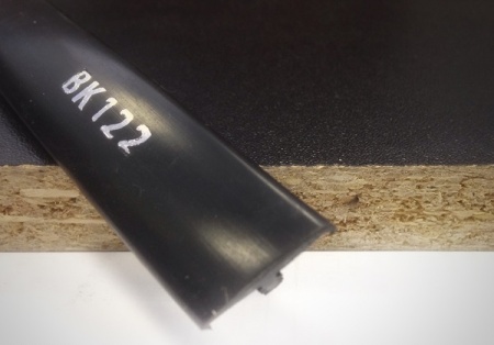 Врезной профиль ПВХ 017B BK122 с плитой ЛДСП.