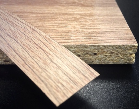 Кромочная лента ПВХ 1*19 мм PV3239 с плитой ЛДСП 16 мм ясень шимо темный.