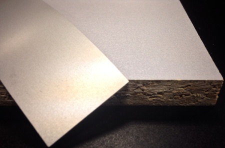 Кромочная лента ПВХ 0,4*25 мм CL331 с плитой толщиной 22 мм металлик.