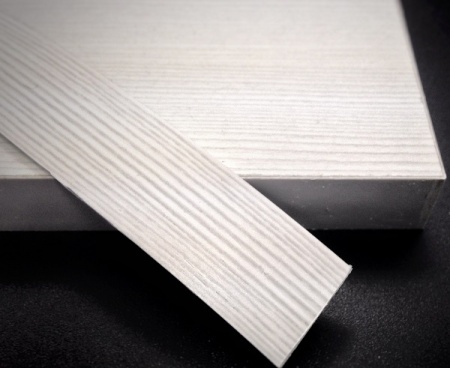 Кромочная лента ПВХ 1*35 мм BR600 с плитой 32 мм выбеленное дерево.