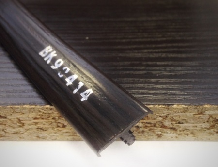Врезной профиль ПВХ 017B BK90414 с плитой ЛДСП.