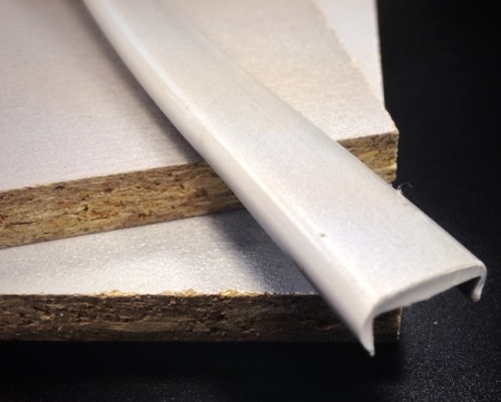 Накладной профиль ПВХ U16 BK746 с плитой ЛДСП металлик.