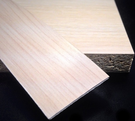 Кромочная лента ПВХ 1,8*43 мм BR504 с плитой толщиной 42 мм дуб.